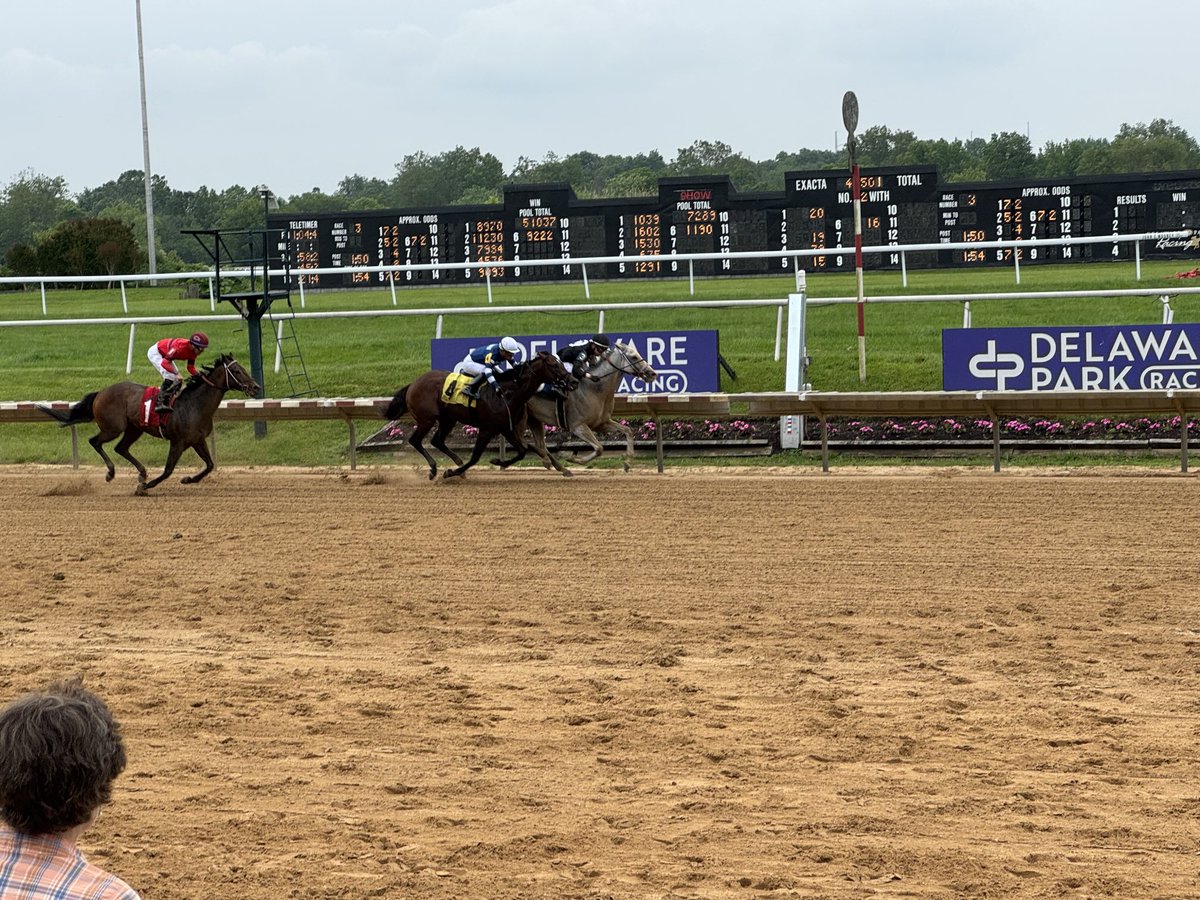 Plausible Denile was up in time! Kevin Gomez has just nailed Cardinale right on the line and that is a Mr. Compton win!