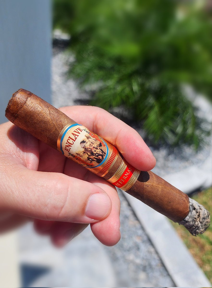 A lazy Saturday afternoon out on the patio with a cold beer and a good #cigar. 👍 💨🍻