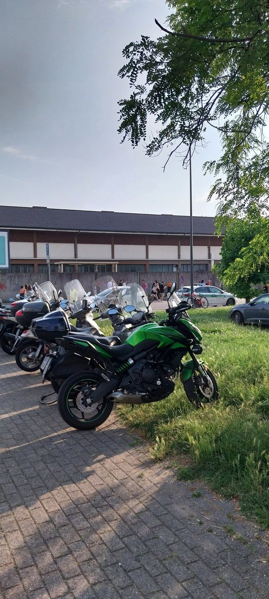 ecbaldo's tweet photo. @NoStadioLaMaura a #milano #sansiro #municipio8 siamo alle solite!  anche la "strategia" dello sfalcio ridotto e relative zecche non impedisce il parcheggio selvaggio... https://t.co/IK9Ui1meGW