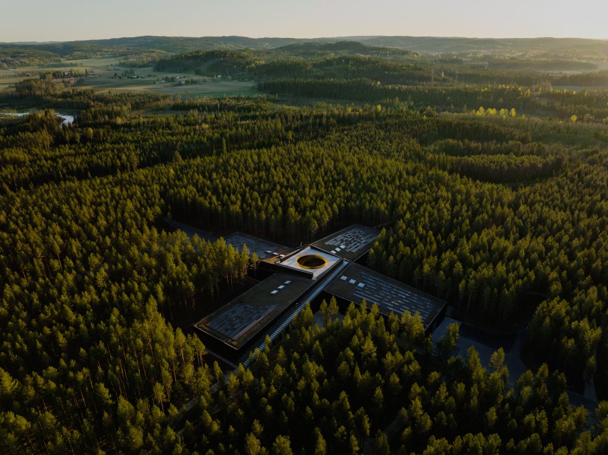 w_emerg's tweet image. Can a factory reconnect people, nature &amp;amp; industry? 
In Magnor, Norway, The Plus by BIG for Vestre is the world’s greenest furniture factory,  made of mass timber, low-carbon concrete &amp;amp; recycled steel.
#ThePlus #BIG #BjarkeIngels #MassTimber #Sustainable #Magnor #Vestre #Forest