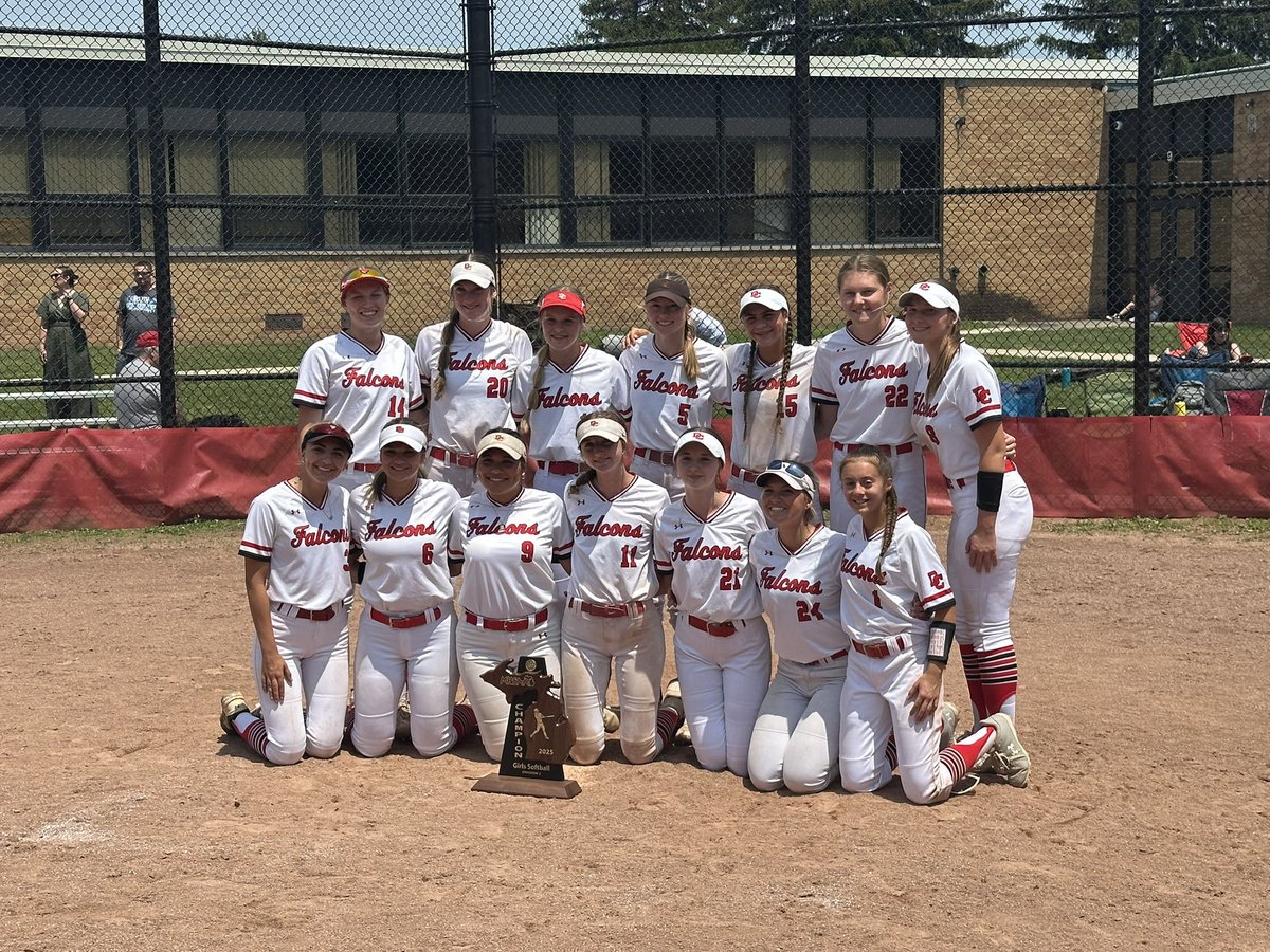 aubreesoto55's tweet photo. Regionals down!! I’m so proud of these girls and can’t wait for quarters! #divinechild #dcathletics #dcsb @divinechildsb @DivineChildAthl #softball https://t.co/IUQsAoYy1p