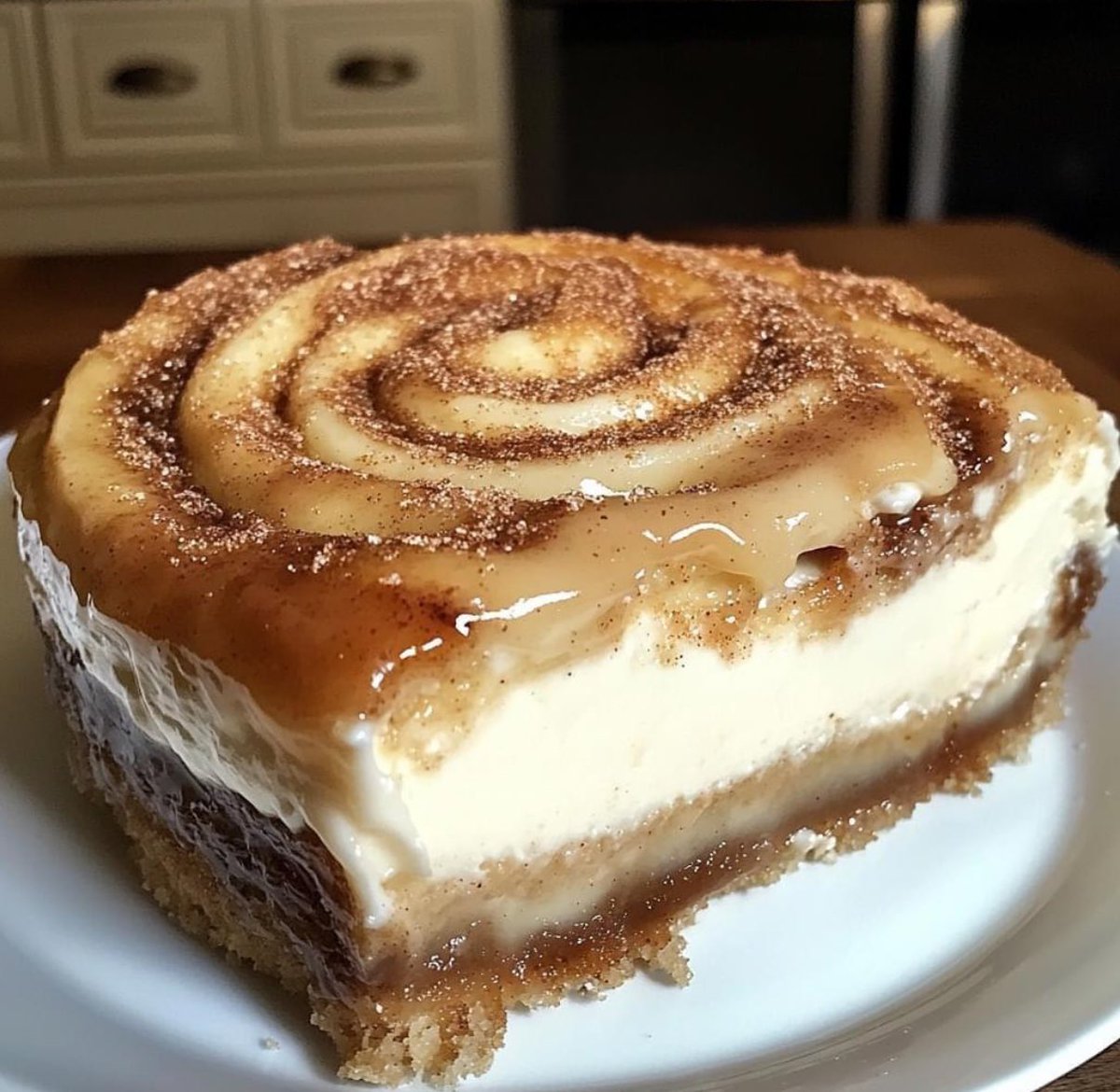 FoodPleaser's tweet image. Cinnamon Roll Cheesecake 🍰