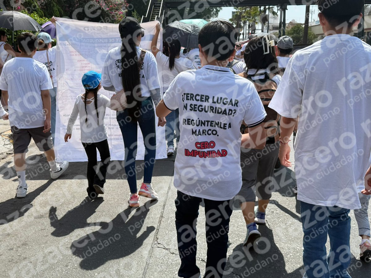 #Durango || Ciudadanía duranguense cuestiona al gobernador priista <a href="/EVillegasV/">Esteban Villegas V.</a> su cacareado "tercer lugar" en seguridad a nivel nacional y le exigen la aparición con vida del joven #Marco, levantado por un grupo del crimen organizado.