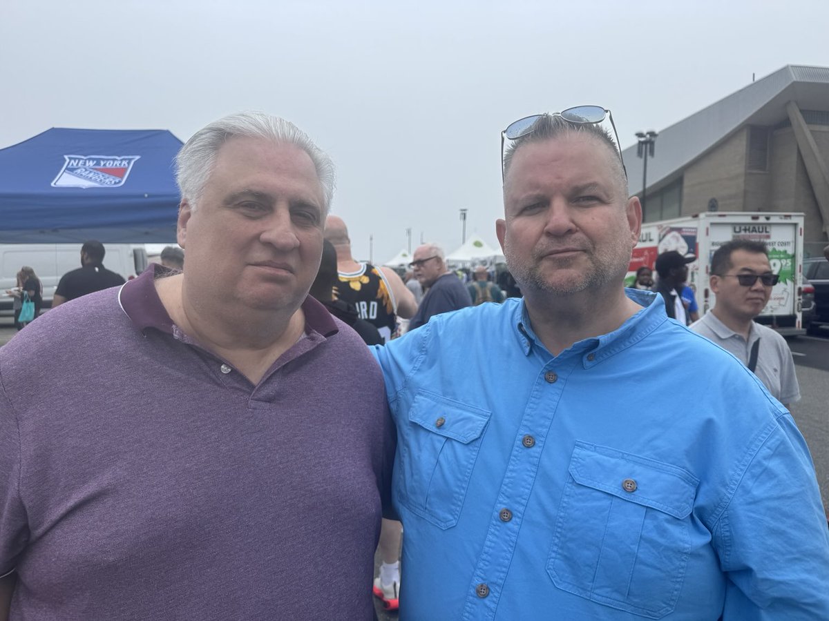 International President ⁦<a href="/TwuSamuelsen/">John Samuelsen</a>⁩ here at ⁦<a href="/TWULocal100/">TWU Local 100</a>⁩ Family Day in beautiful southern Brooklyn with longtime Local 100 and International officer Tony Utano, thanking NYC Transport Workers for their hard work and union solidarity.