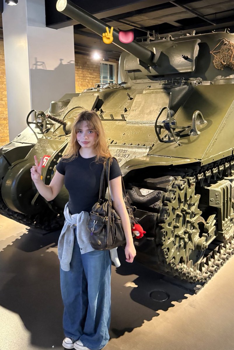 fariesmith's tweet photo. I WENT TO A MUSEUM https://t.co/n7LxKCoztF