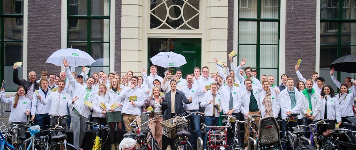 De campagne is los! 🚀 

Vandaag trokken we met Rob Jetten het centrum van Den Haag in. Leuke gesprekken en veel enthousiasme van betrokken Hagenaars! 

Tijd voor vooruitgang. Tijd voor doorbraken. 

Doe mee, want stilzitten verandert niets! 

d66.nl/doemee