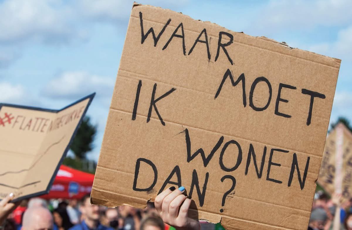 Huurdersvereniging WijWonen (@wij_wonen) on Twitter photo ๐๐จ๐จ๐ง๐๐ซ๐ข๐ฌ๐ข๐ฌ ๐ญ๐ซ๐๐๐ญ ๐ฃ๐จ๐ง๐ ๐๐ซ๐๐ง ๐ฌ๐ญ๐๐๐๐ฌ ๐ก๐๐ซ๐๐๐ซ.
Het aantal thuiswonende jongeren dat uit huis wil maar geen woning kan vinden, is verdubbeld tot 27%, blijkt uit het rapport van WoonOnderzoek Nederland (WoON).
Nieuwsbrief bit.ly/43w1auc ๐๐จ๐จ๐ง๐๐ซ๐ข๐ฌ๐ข๐ฌ ๐ญ๐ซ๐๐๐ญ ๐ฃ๐จ๐ง๐ ๐๐ซ๐๐ง ๐ฌ๐ญ๐๐๐๐ฌ ๐ก๐๐ซ๐๐๐ซ.
Het aantal thuiswonende jongeren dat uit huis wil maar geen woning kan vinden, is verdubbeld tot 27%, blijkt uit het rapport van WoonOnderzoek Nederland (WoON).
Nieuwsbrief bit.ly/43w1auc