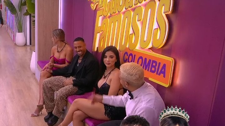 teamemiroficial's tweet photo. Se venden muebles de segunda mano, precio de remate!!!!
#LaCasaDeLosFamososCol #LaCasaDeLosFamososCol2 #TeamEmiroLCDLF #TeamEmiroNavarro #EmiroNavarro https://t.co/NNSZxab3aX