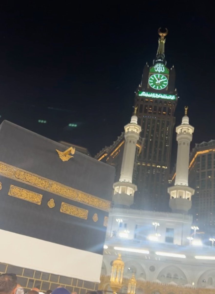 يا ربي على بابك وحنا الحجيج وقوف
                       رفعنا : يدينا  بالدعاء ثم لبينا
مصليين : وملبين ولمغفرتك ضعوف
               عسا تقبل الدعوة قبل تنزل ايدينا