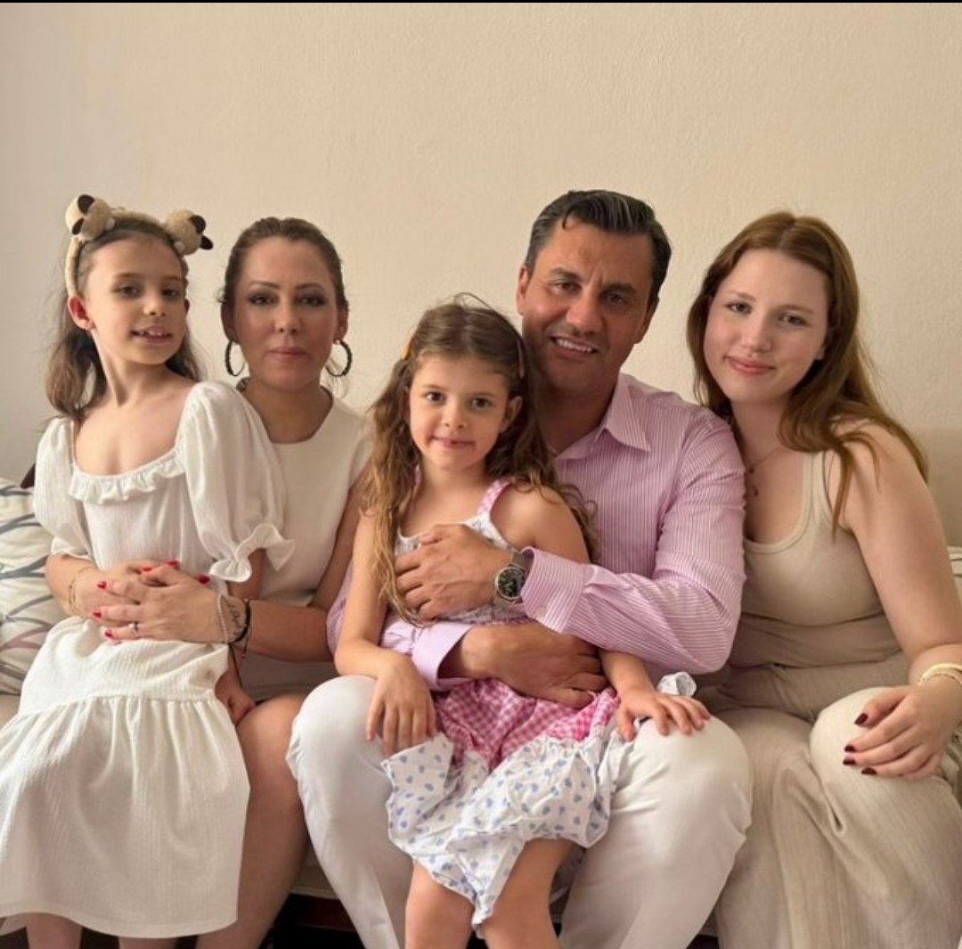 Dayan kardeşim. Sen güçlüsün.
Bu halkın sana ihtiyacı var.