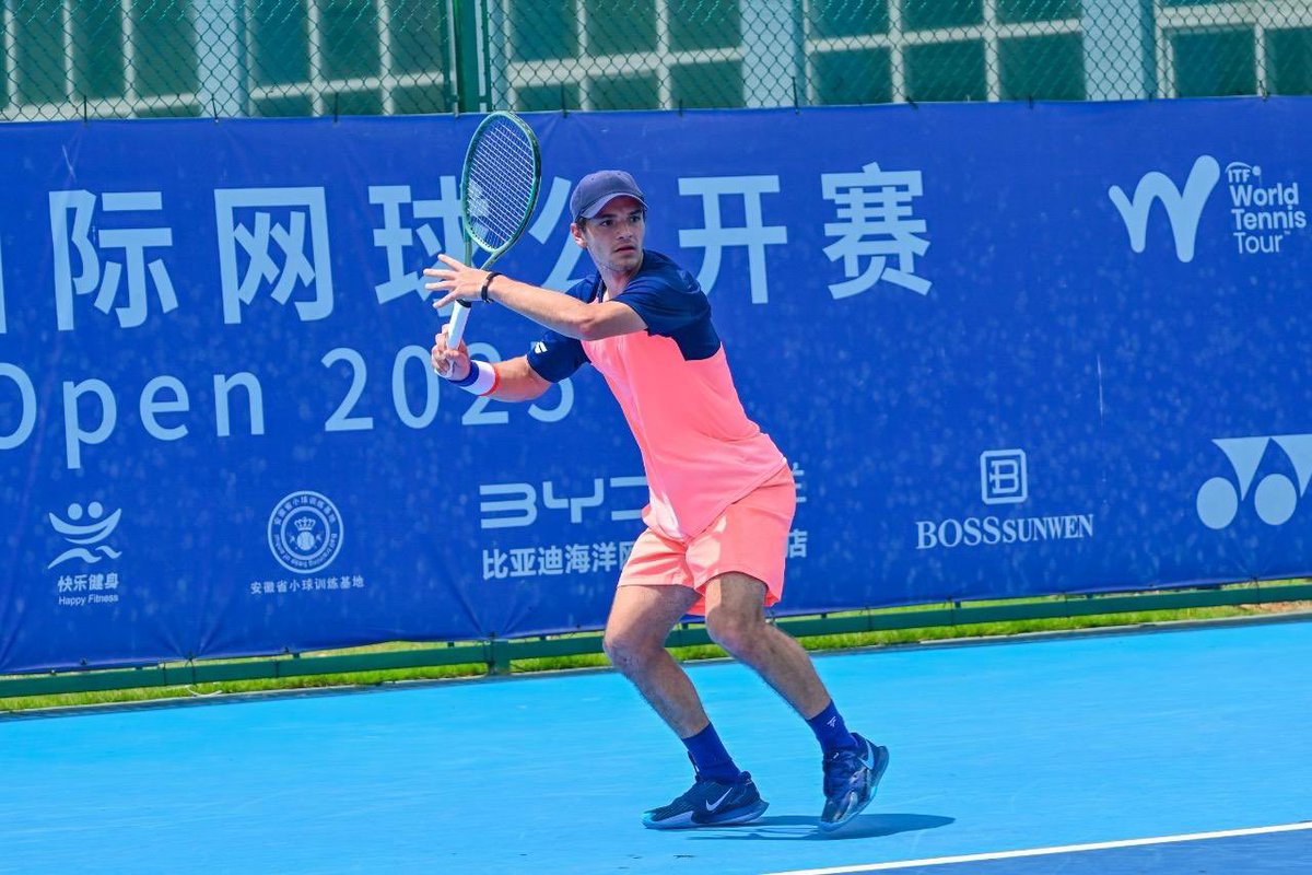 𝙂𝙄𝙑𝙀 𝙃𝙄𝙈 ✋

Emiliano Jorquera reaches the Quarterfinals - ITF M15 Luan!

Qualifying
S. Storch (ATP #1823/12.33 UTR)
L. Zhang (ATP #1440/12.22 UTR)
Z. Zheng (ATP #1640/12.13 UTR)

Main
J. Cui (ATP #286/13.90 UTR)
M. Naumovski (ATP #1368/12.35 UTR)

#UBhornsUP | #ProBulls