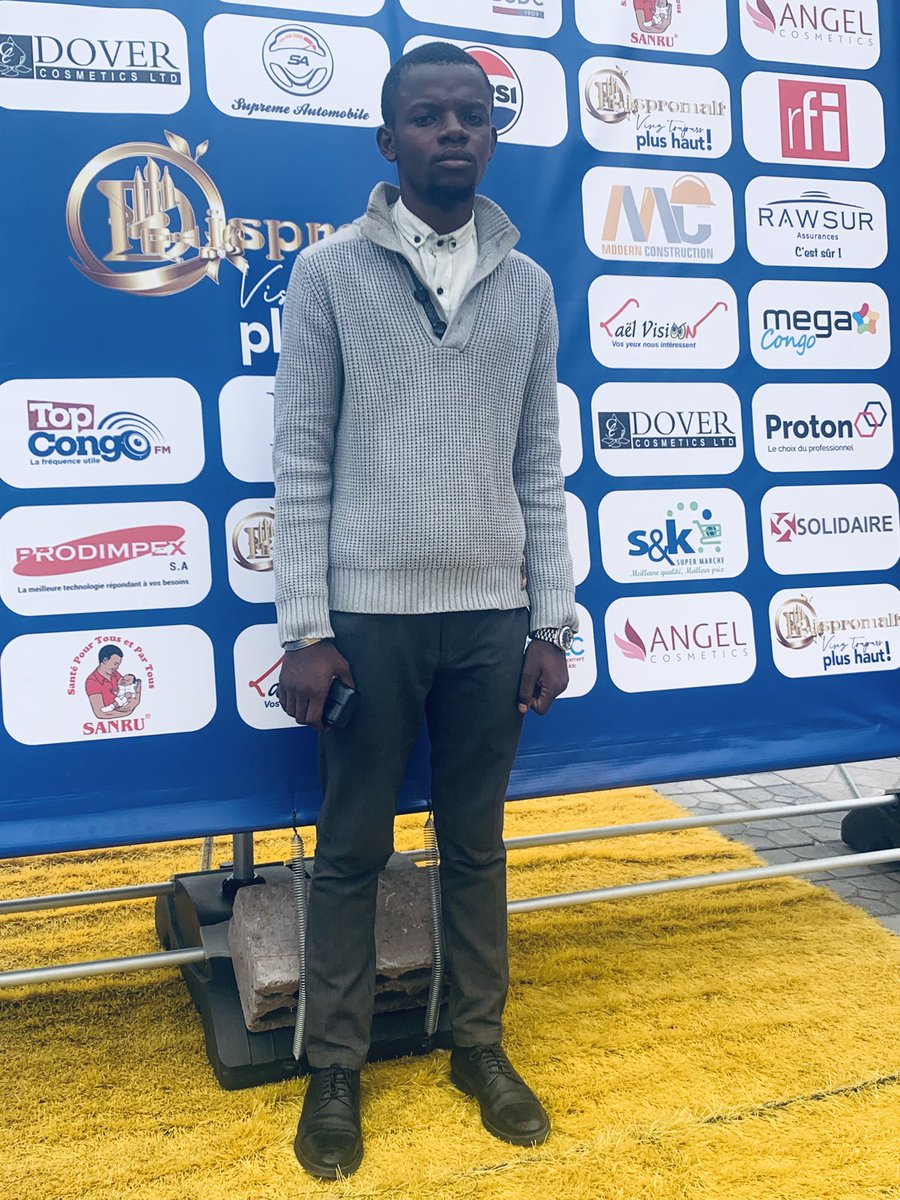 J’ai eu l’honneur de participer à une visite des stands lors du Salon d’imprimerie. Cette initiative m’a permis d découvrir les dernières innovations technologiques dans l domaine d l’impression,ainsi que les diverses offres e solutions proposées par les professionnels du secteur