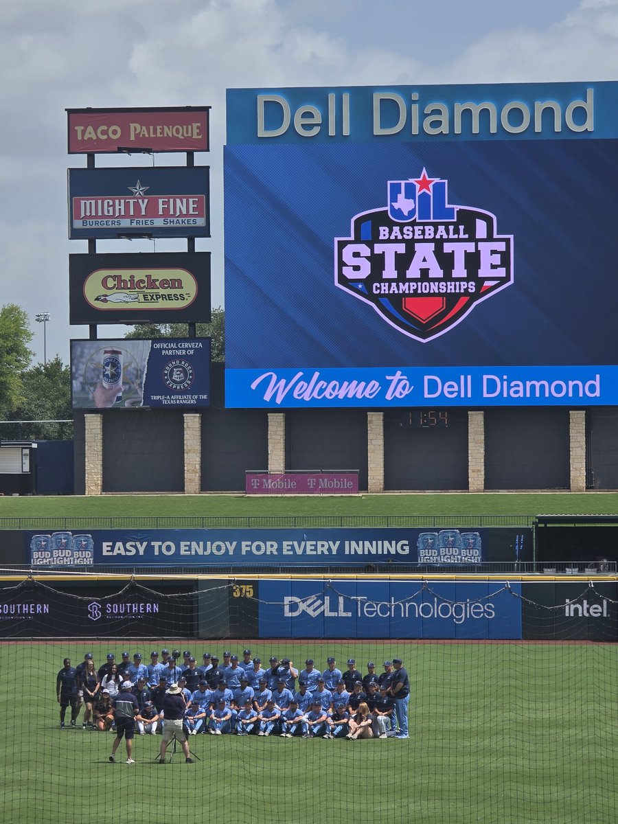 MvG1001's tweet image. Time for the @KWoodBaseball team to bring the 🏆 home! ⚾️🐎 #Let'sGoMustangs #ProtectTheK @HumbleISD_KHS