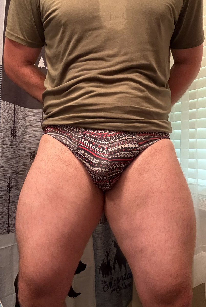 Quick little work out before I spend the rest of the evening doing chores 🫠😏😅