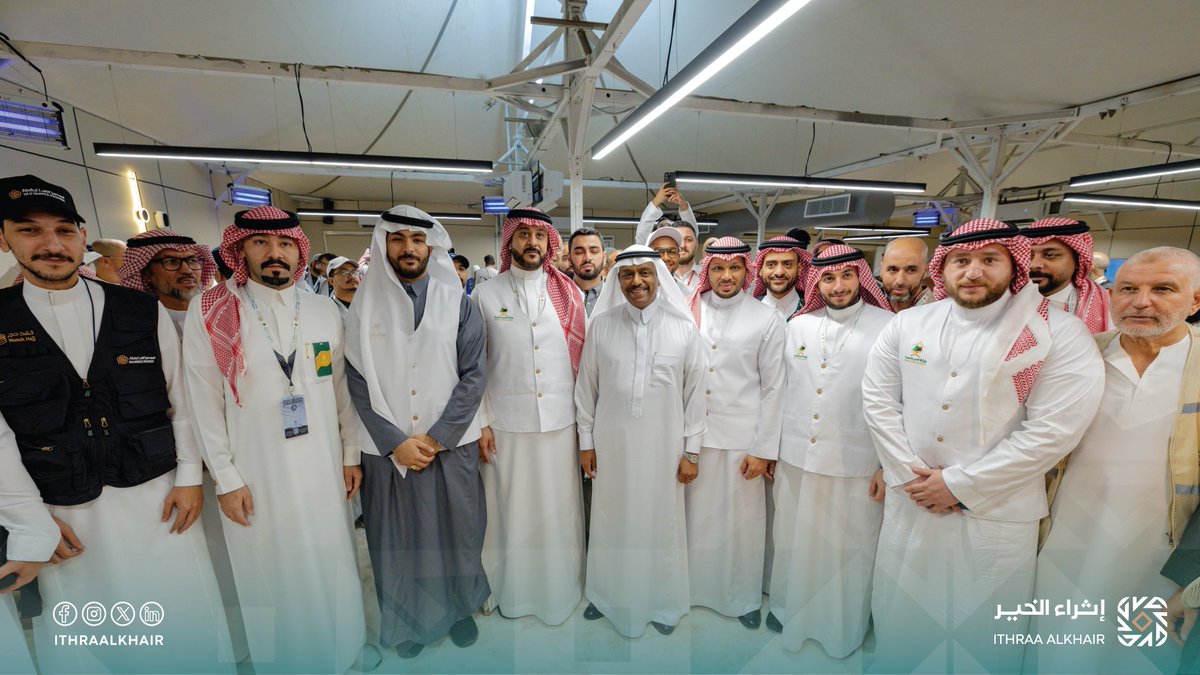 في لقاءٍ يُجسّد الشكر ويحتفي بالنجاح، اجتمع معالي الدكتور عبدالفتاح مشاط، نائب وزير الحج والعمرة، مع شركات تقديم الخدمة بالحج المباشر. مهنئًا إيّاهم بمناسبة نجاح مرحلة تصعيد ضيوف الرحمن إلى منى وعرفة، والإفاضة المباركة إلى مزدلفة.
جهود ميدانية متقنة، وتنسيق استثنائي، عنوانه: خدمة
