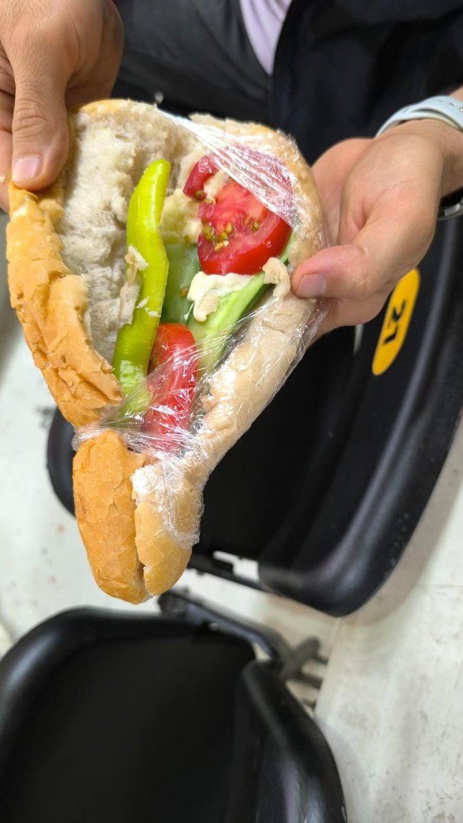 Kahraman olarak görülen Emniyet Teşkilatı mensuplarımıza reva görülen bu olmamalı. 

#EmniyetTabanMaaşaZam