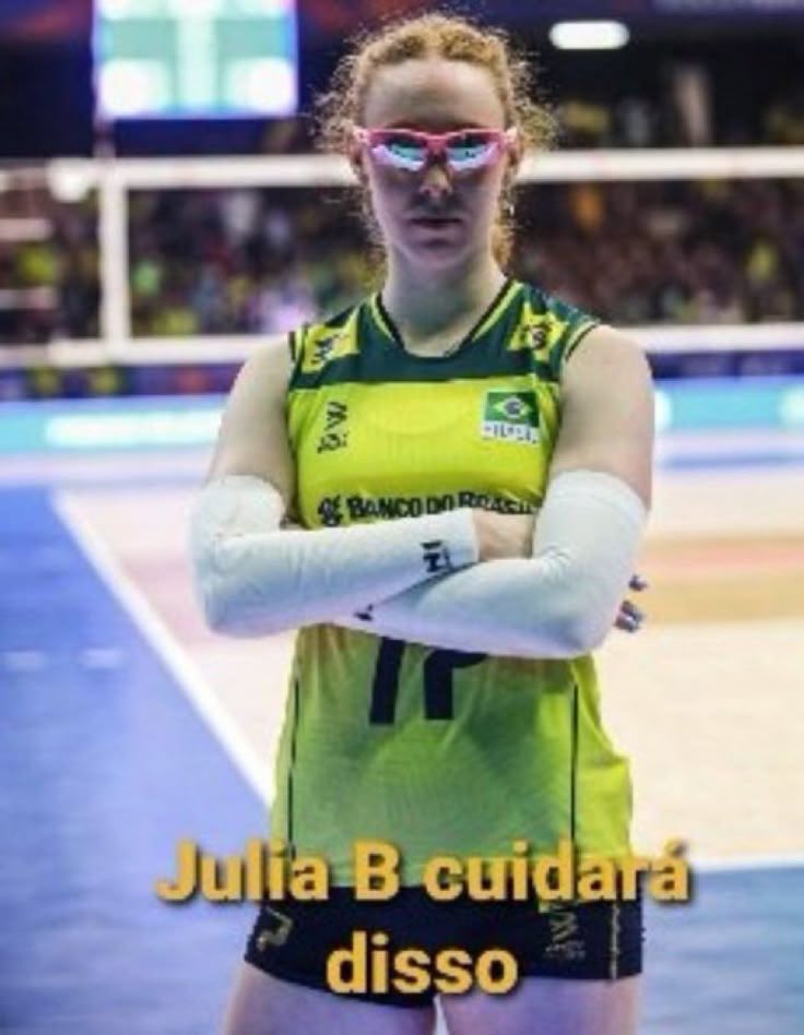 Eita_Artemis's tweet image. A Júlia sendo líbero, levantadora, ponteira, oposta, central, meia e Zé Roberto 

#VoleiNoSporTV