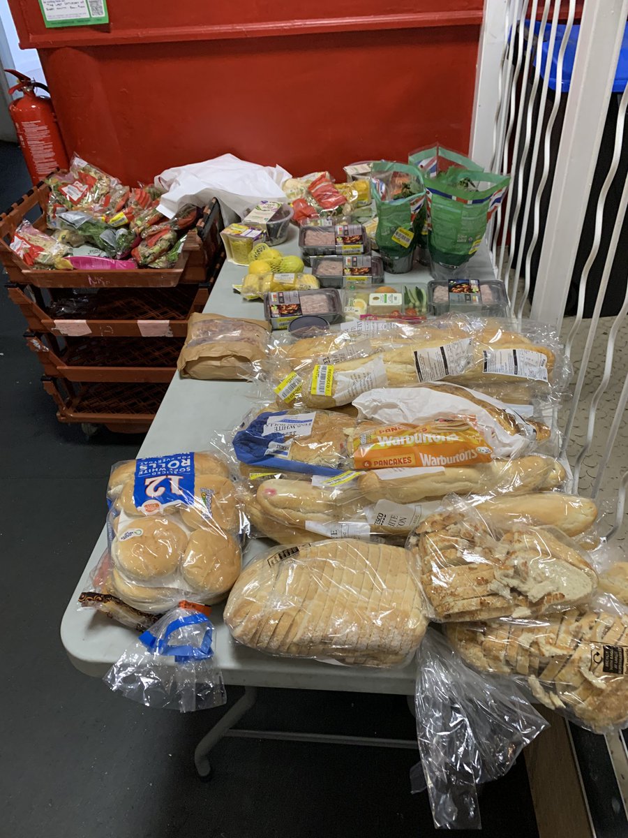 Another fantastic day at our Breakfast project as our brilliant volunteers made sure 118 of our friends who came received 5 Star service, lots of food, snacks, clothes &amp; Showers #volunteerweek #Manchester 🐝