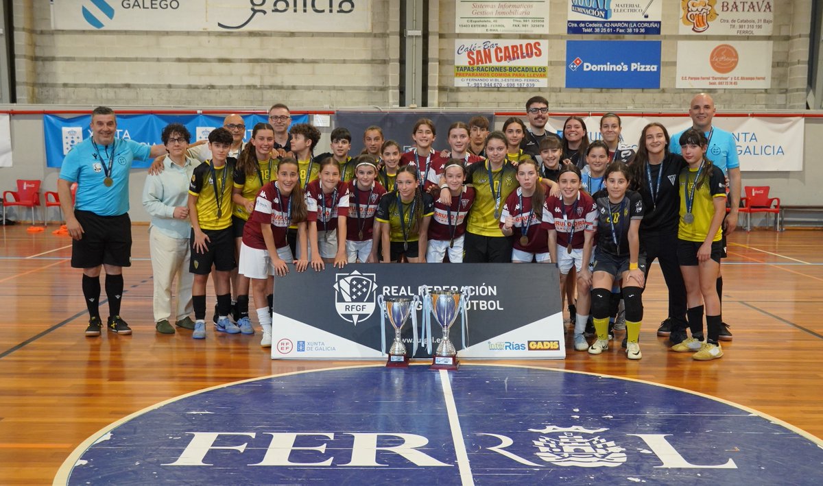 📸 Temos as FOTOS da final INFANTIL FEMININA!

🔥 Gran FINAL de todas!

#futsal #CopaGalicia

💪<a href="/VictoriaCF1943/">Victoria Club Fútbol ⚽🦓</a> <a href="/CDLPfs/">Club Deportivo La Peña</a>