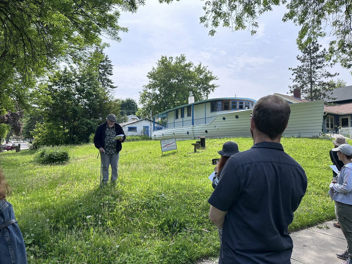 Thank you to Jane's Walk MKE, Milwaukee Turners and George Wagner from the Cambridge Woods Neighborhood Association for all of the history and insight today. From the boat house to the ice war to Carl Sandburg’s house, George brought this neighborhood’s story alive!