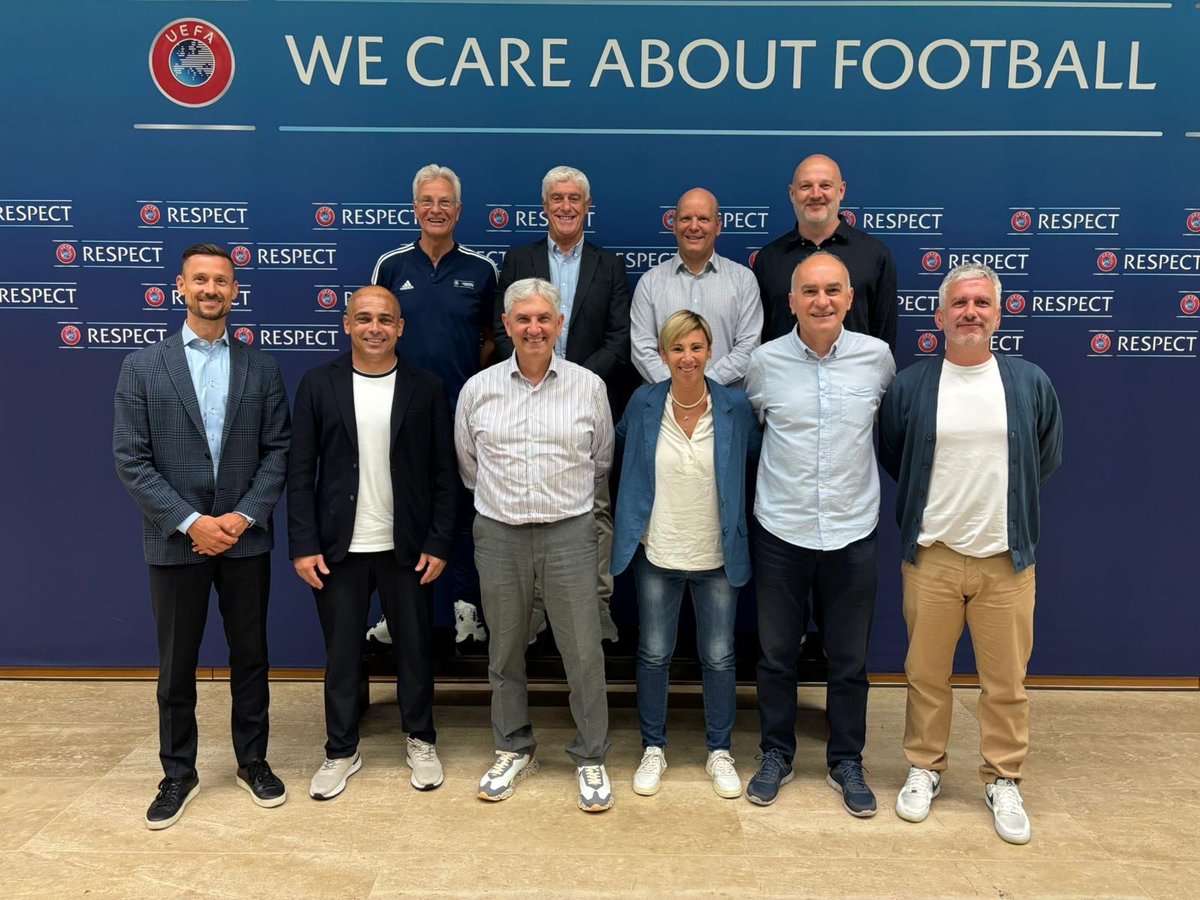 🇱🇻 Massimiliano Bellarte, Head Coach of Latvia &amp; former Italy Futsal NT coach, shares:

“The Futsal Advisory Group will help mentor &amp; deliver the new Futsal C, B &amp; A Licenses through the Core Programme. Just a taste of futsal.”

#Futsal #Coaching #UEFAFutsal #FutsalFocus