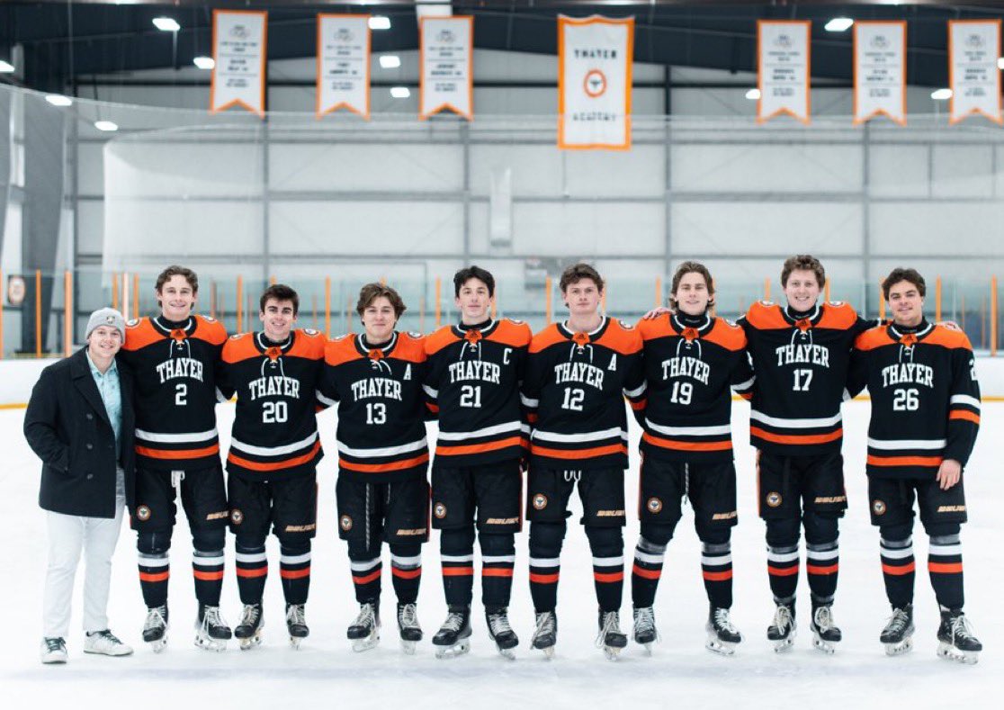 Big day for these guys! Congrats on your graduation and thanks for all you did for our school &amp; hockey program!🐅🎓 

Missing from pic: Declan Harrington, Ned Hentschel &amp; Drew Snyder