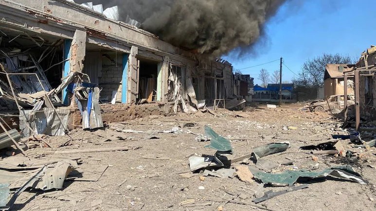 i_BABITA_TYAG_i's tweet image. Khatm kar rahe ho jo duniya ko, log hi na honge to raj kispe karoge
#BasYunHi