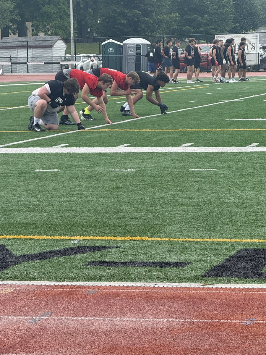 XavierBowie0's tweet image. Had a great time at East Stroudsburg camp thank you @CoachSantella @CoachRColligan @coachlackey 💪🏽