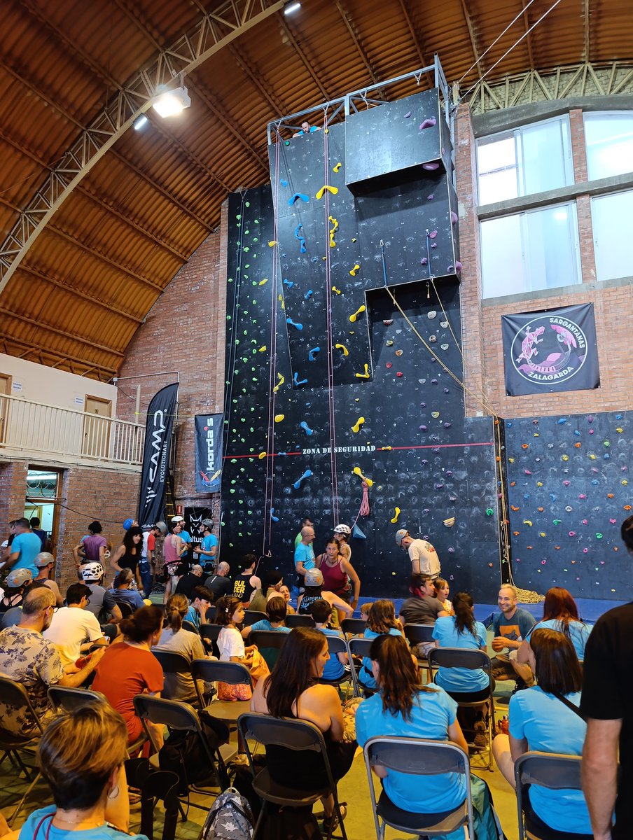 A punto de comenzar la prueba de velocidad en el II Sargantanas Indoor en Caspe.