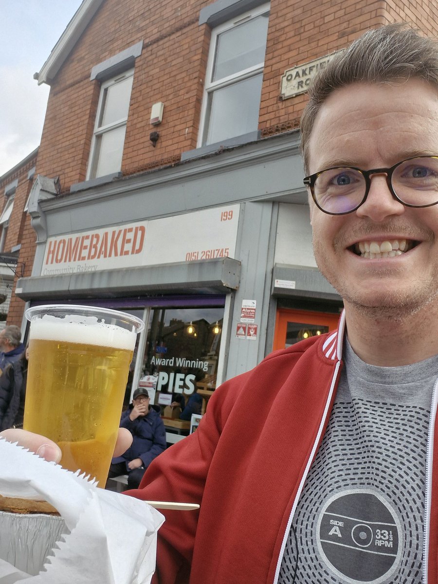 ChrisCowcher's tweet image. Pre-Bruce sustenance... it just had to be the #communityowned @HomebakedBakery!! @LFC @springsteen #YNWA #ComBiz