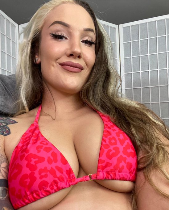 Watch Allysin Kay's leaked NSFW photo on TwXstars