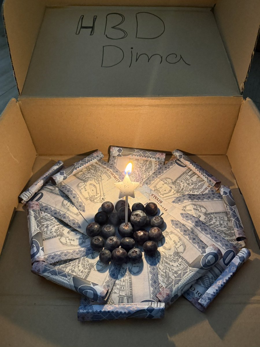 5l2294's tweet image. When ur birthday in Eid the right cake to do