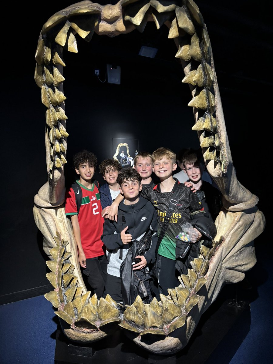 We then spent the afternoon out of the rain and in the Nausicaa sea life centre 🦭🪼