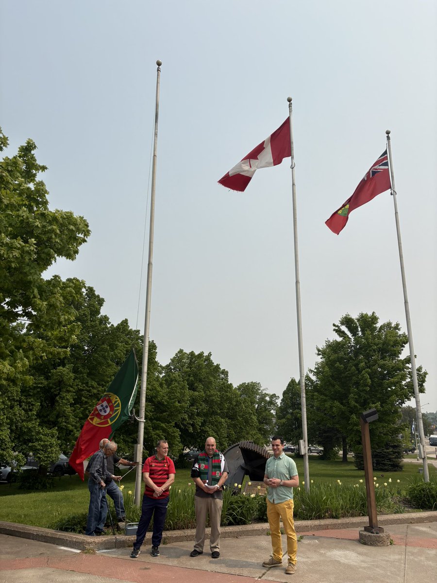 🇵🇹 Today, we proudly raised the Portuguese flag at the Civic Centre to celebrate Portugal Day and honour the contributions of the Portuguese-Canadian community in our city. Feliz Dia de Portugal!