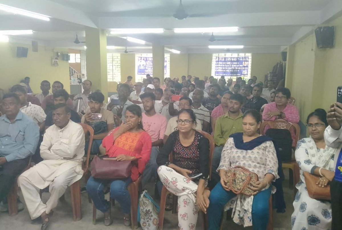 DR LAL JI MEDHANKAR (@medhankarji) on Twitter photo पश्चिम बंगाल प्रदेश की राजधानी कोलकाता से लगे हुए तीन जिले साउथ 24 परगना जिला, हावड़ा जिला और पूर्व मेदिनीपुर जिला को समाहित कर एक जोन बनाया गया है। इस साउथ 24 परगना जोन में कुल आठ लोकसभा क्षेत्र एवं 63 विधानसभा क्षेत्र सम्मिलित हैं। 
आज साउथ 24 परगना जोन के जोन, जिला एवं पश्चिम बंगाल प्रदेश की राजधानी कोलकाता से लगे हुए तीन जिले साउथ 24 परगना जिला, हावड़ा जिला और पूर्व मेदिनीपुर जिला को समाहित कर एक जोन बनाया गया है। इस साउथ 24 परगना जोन में कुल आठ लोकसभा क्षेत्र एवं 63 विधानसभा क्षेत्र सम्मिलित हैं। 
आज साउथ 24 परगना जोन के जोन, जिला एवं