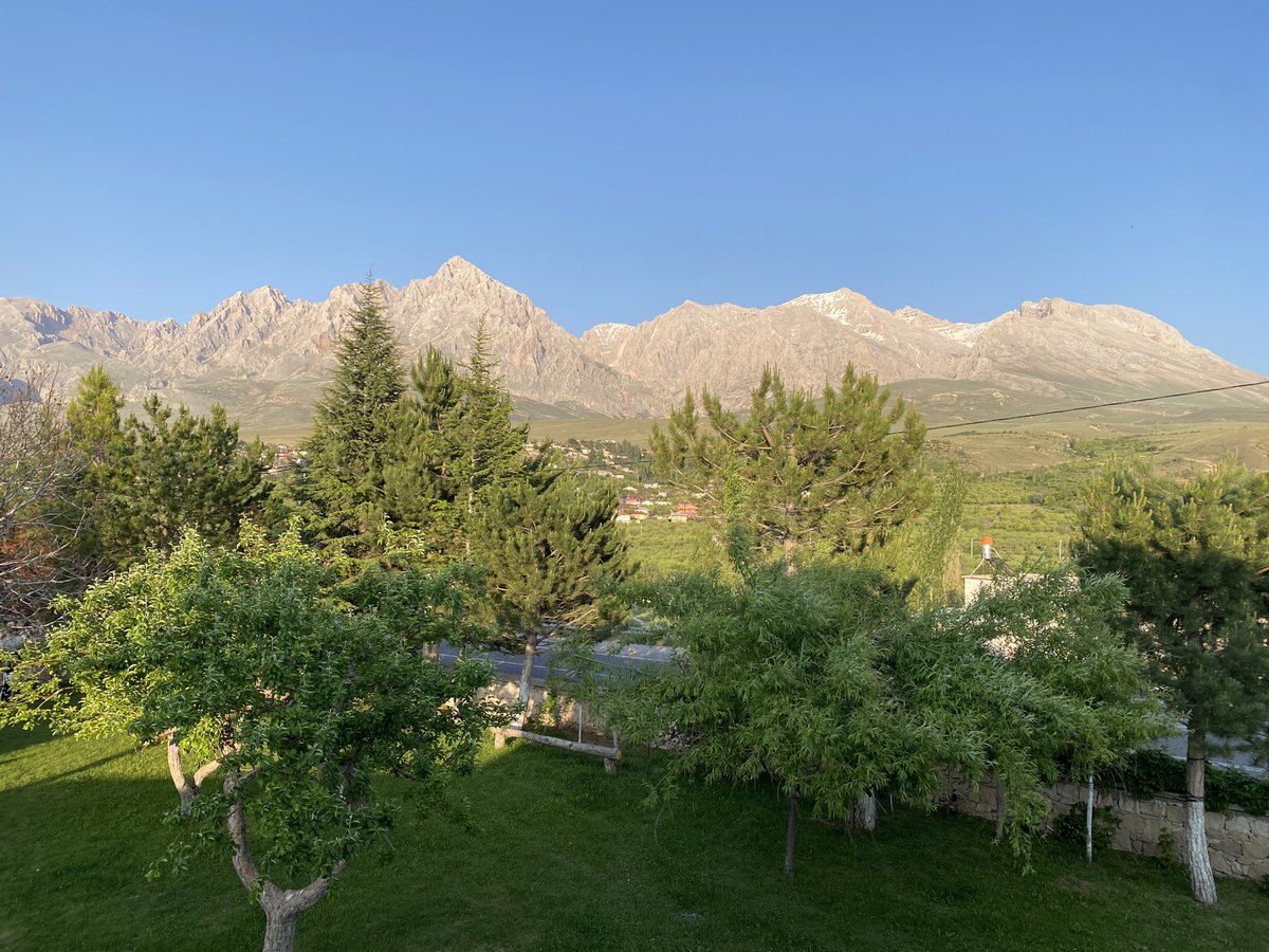 WhitleyBirder's tweet image. We touched down in Turkey yesterday, and are very much looking forward to an action packed week of birding. A few lifers in the bag already such as Sombre Tit, Kruper’s Nuthatch, Black-headed Bunting etc, but tomorrow is the big one - operation Caspian Snowcock!