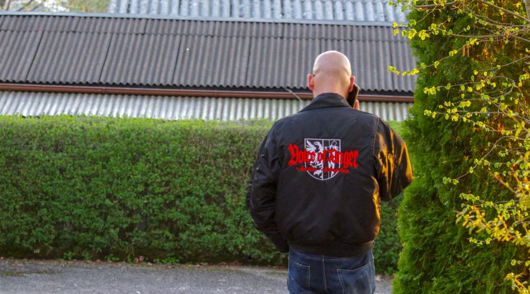 SebastianLipp's tweet image. In diesem Moment sammeln sich Neonazis aus dem ganzen Bundesgebiet am Clubhaus von Voice of Anger in Buxach-Hart bei #Memmingen. Es wird wohl ein Konzert geben. Die Polizei kontrolliert die Zufahrtsstraßen, die Faschos womöglich noch weitergeschleust. (Photo: Archiv)