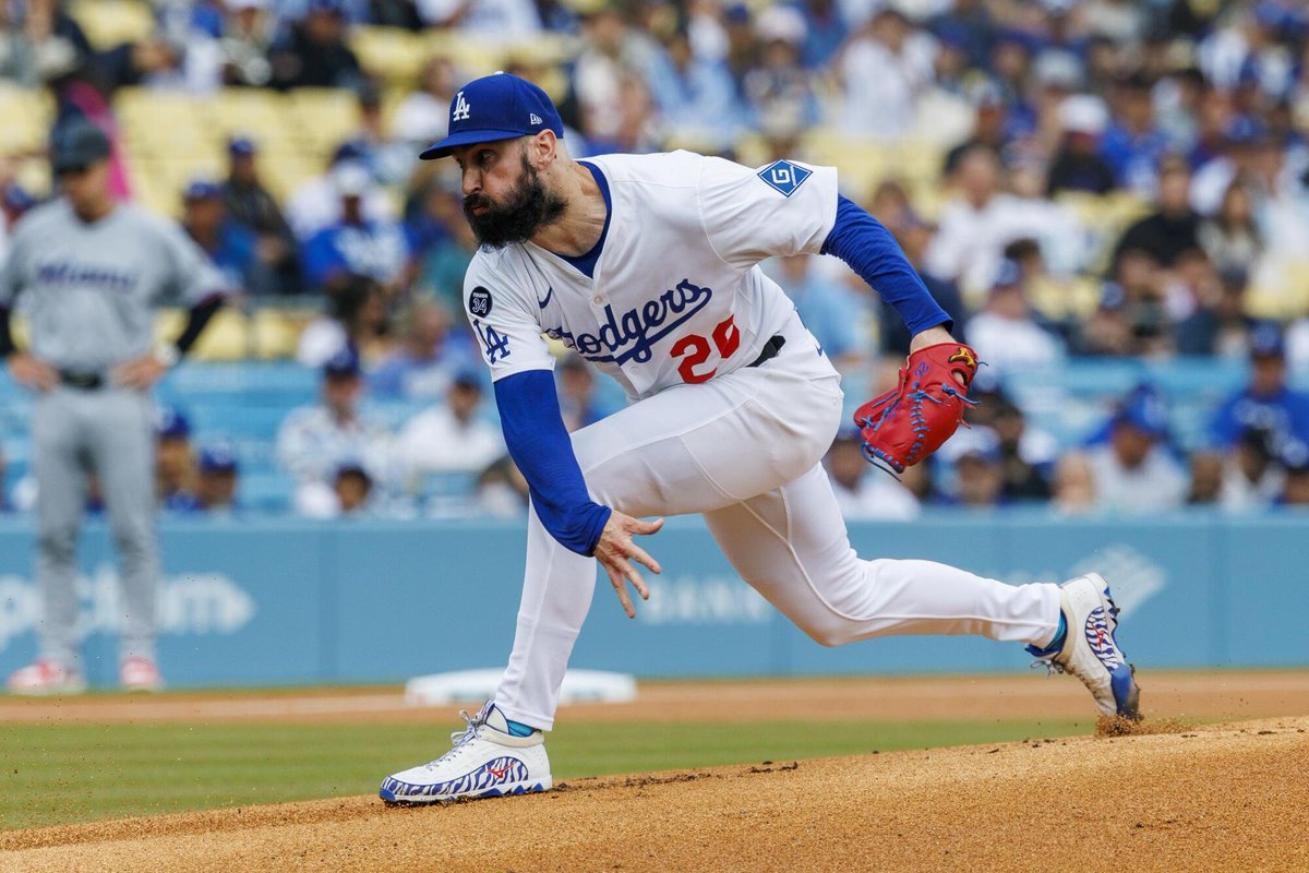 Jason RR Martinez (FanGraphs/RosterResource) tweet media