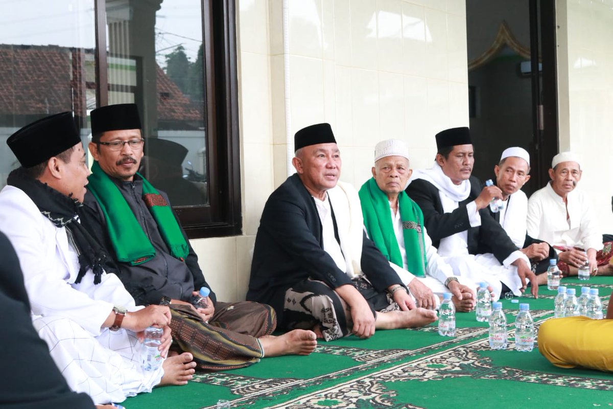 Esensi Iduladha adalah perpaduan penghambaan dan kepedulian, sekaligus kunci sukses dan bahagia dunia akhirat.

Masjid Jami' al‐Barkah, Cipayung, Jumat, 10 Dzulhijjah 1446 H / 6 Juni 2025 M