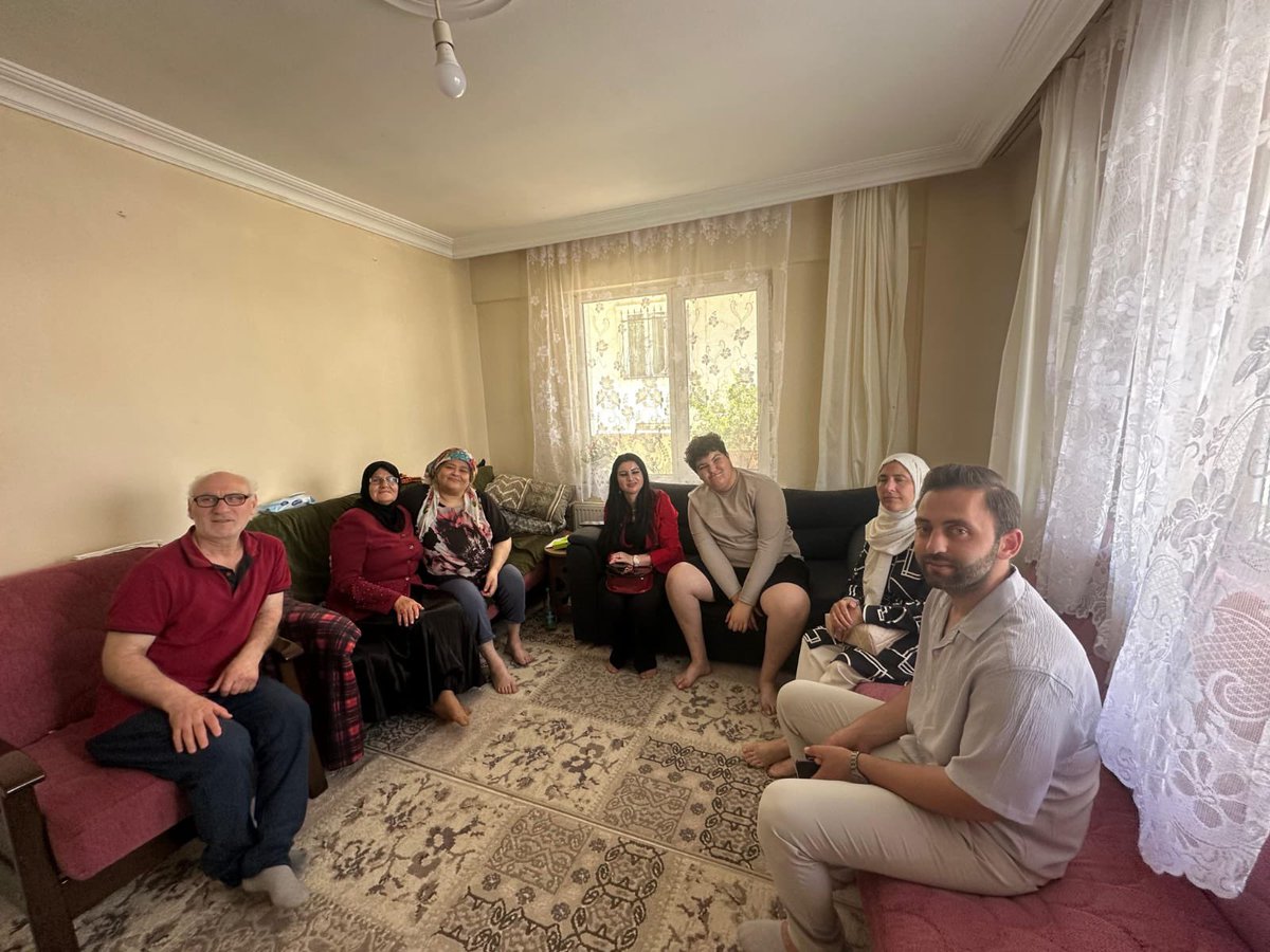 Kadın Kolları Başkanımız Sn.Şennur GÜÇBİLMEZ, ve yönetim kurulu üyelerimiz ile birlikte Fevzi paşa mahallesinde ikamet eden engelli ailemizi ziyaret edip mübarek kurban bayramlarını kutladılar.