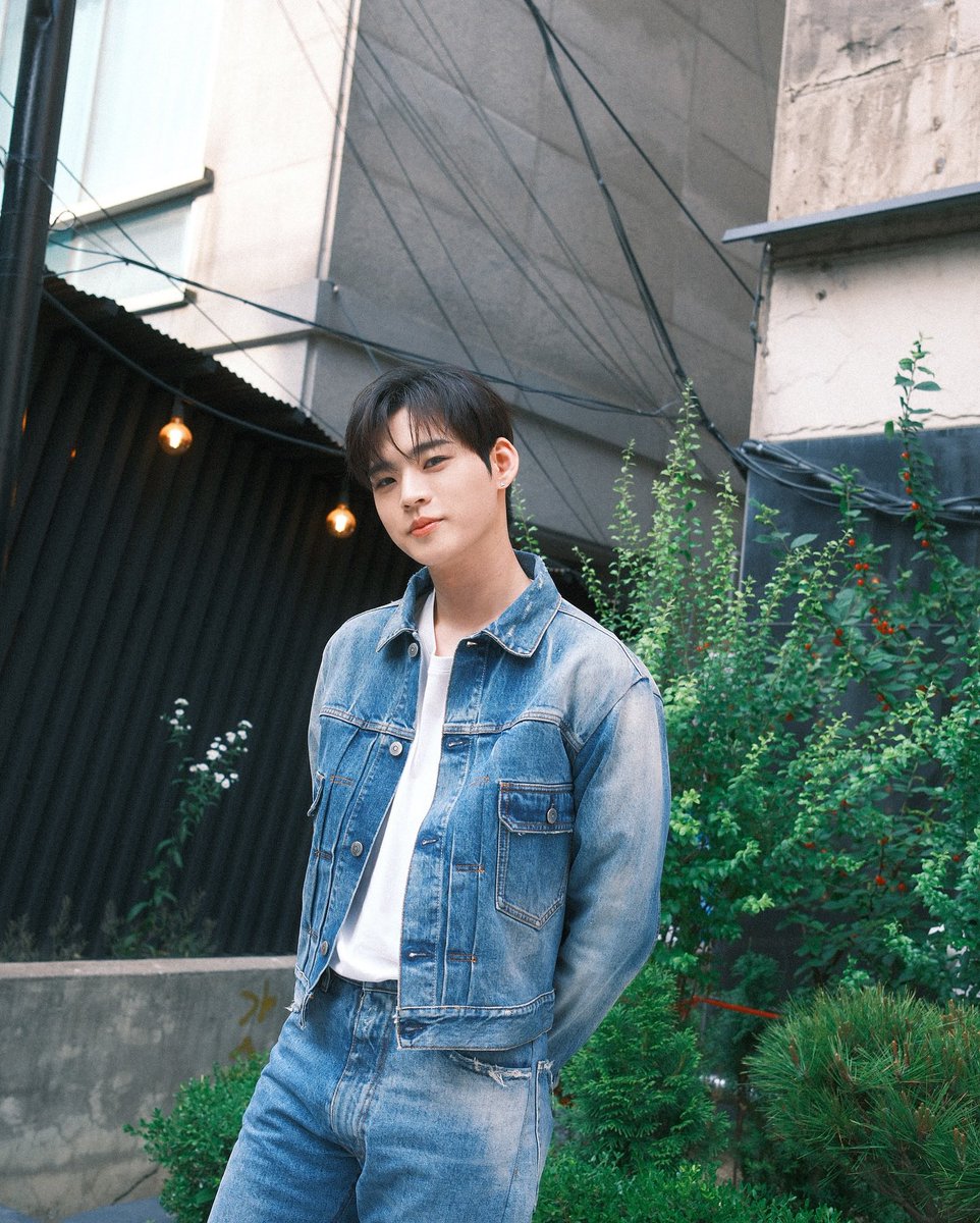 tsofdn Instagram Update [1/2] 

"오늘"

▶️ instagram.com/p/DKmd8thTDcw/
#온앤오프 #ONF #효진 #HYOJIN