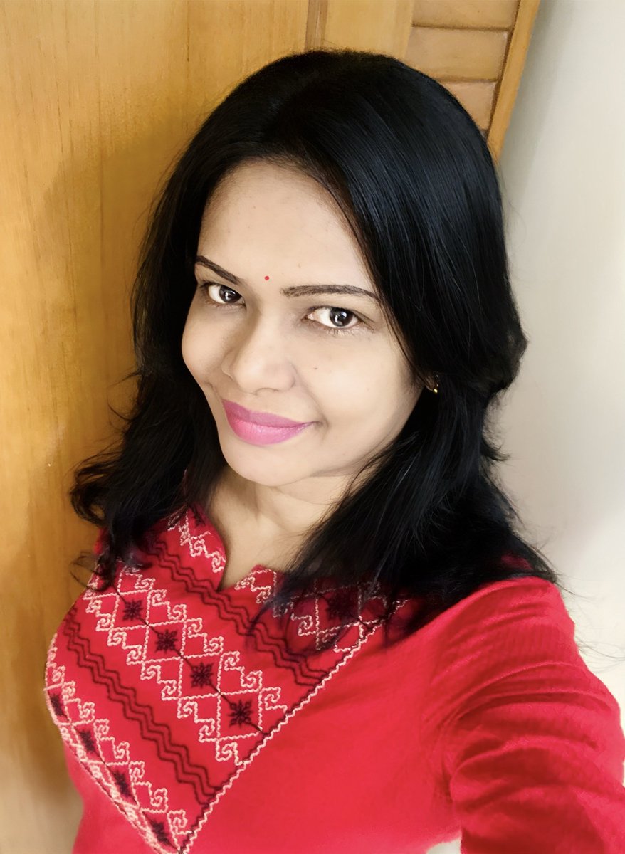 Simply at home 🏠 ❤️
No makeup pic 👐😍

#GoodEvening #SaturdayVibes