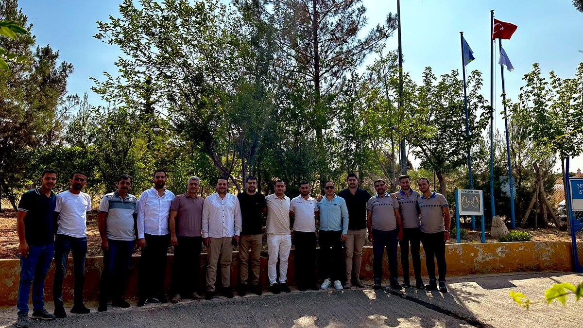 Aksa Şanlıurfa Doğu şehir giriş istasyonumuzda Elazığ şirket Müdürümüz <a href="/onurdundar63/">Onur Dündar</a> İşletme Müdürümüz <a href="/veliparlakci/">veli parlakçı</a> ve degerli işletme ve bakım ekibimizle geleneksel Bayramlaşmamızı gerçekleştirdik hayırlı bayramlar.<a href="/AksaSanliurfa/">Aksa Doğalgaz Şanlıurfa</a>