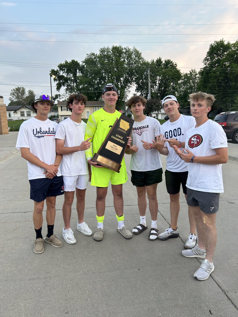 Love seeing our guys supporting each other!! Blake Bullerman “State Champion “!!