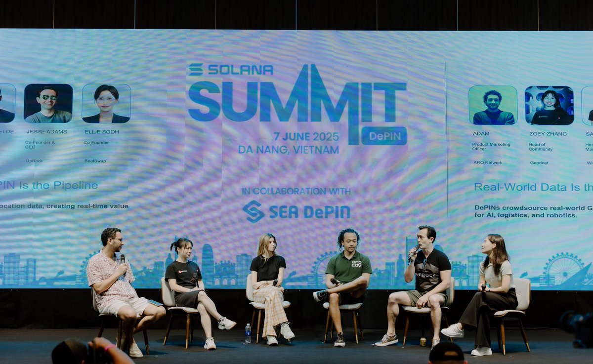 SolanaSummitOrg's tweet photo. next up, we had a panel on real-world data Is the new oil — and DePIN is the pipeline

moderated by Adam ft. Zoey from @geodnet , Savannah from @wingbits, Samuel from @onocoyRTK, Jesse from @UpRockCom & Ellie from @BeatXswap

DePINs are fueling the next wave of information innovation in AI, robotics & logistics with real-time& crowdsourced data 🔥