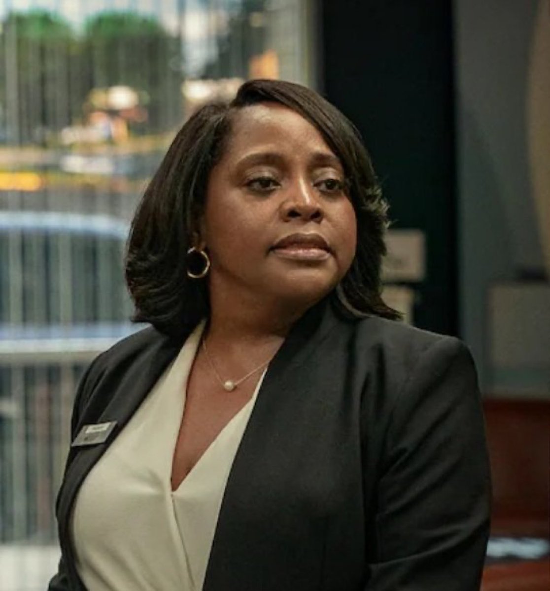 May we all find someone who stands in our corner like this woman did! #StrawNetflix