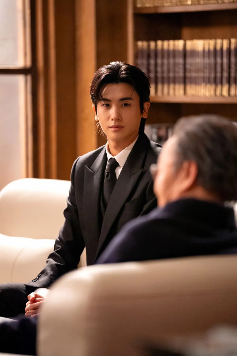 パク・ヒョンシク主演のドラマ『埋もれた心』（ディズニープラス）が最終回を迎え、話題となっている。その斬新なバランスで成り立つ今作を観なければならないワケを分析する。
voguejapan.visitlink.me/o6PGXY