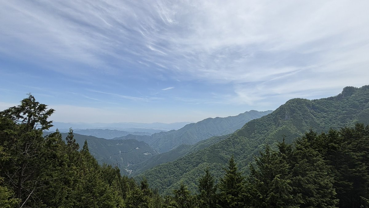 BAge1028's tweet photo. ずっと前から行きたかった三峯神社に行きました。
空気が澄んでいて、たくさんパワーを頂戴してきました✨
これからの日々を大切に、イイことあることを信じて邁進していきたいです‼️ https://t.co/keJJ7xUttq