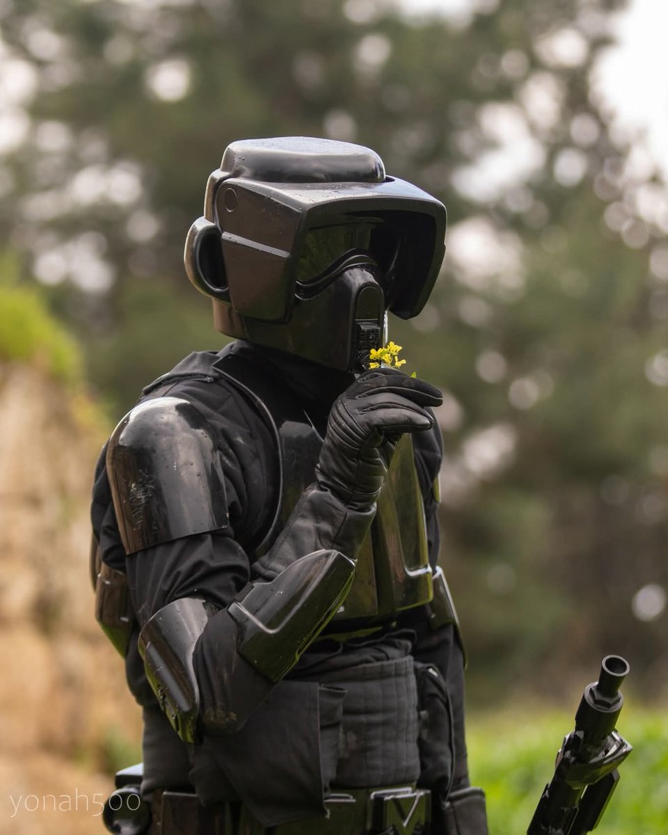 🌸 TX11559 | Israel Outpost 🌸

No orders. No noise
Just wind, armor… &amp; the flower

A breath in the trees,
armor watches a flower bloom
No sound
Only soul

木々の中で
花咲くを見つめる
無音の心

📸 Yonah Seymour

#501st #specops #shadowscout
#swiftsilentrelentless #starwars