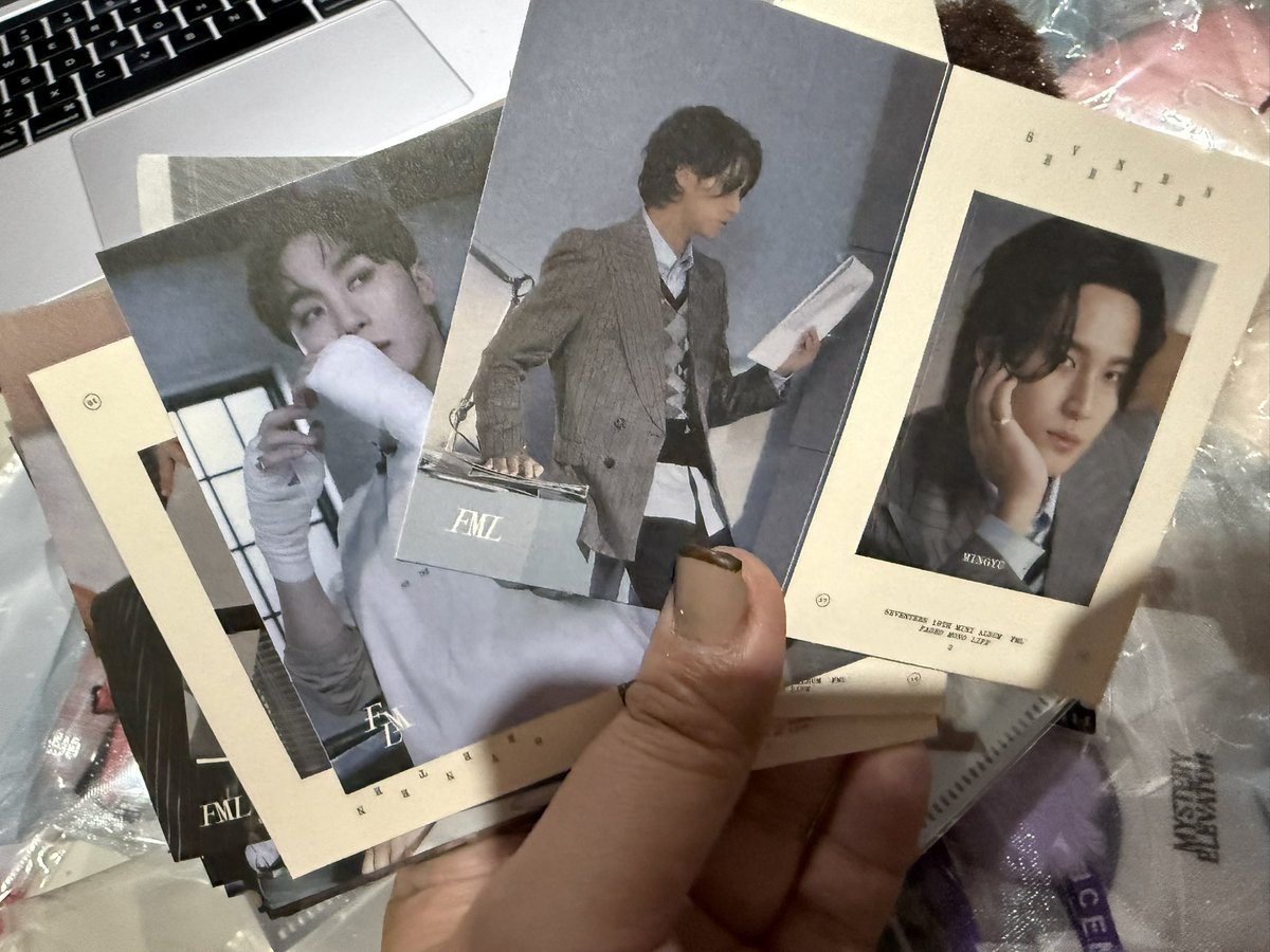 junhee_online's tweet photo. Also, all purchases of our on hand dolls will have these as freebies— you can request 1-2 members depends on its availability ^^ 

These are official FML freebies/inclusions—  I have official photo cards as well 

#JunheeOnlineOnhand https://t.co/cfcXpxbvgb